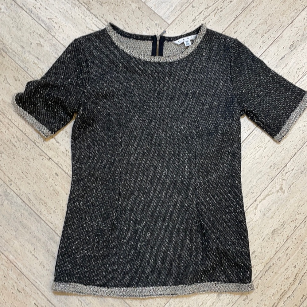 super cute top with back zipper